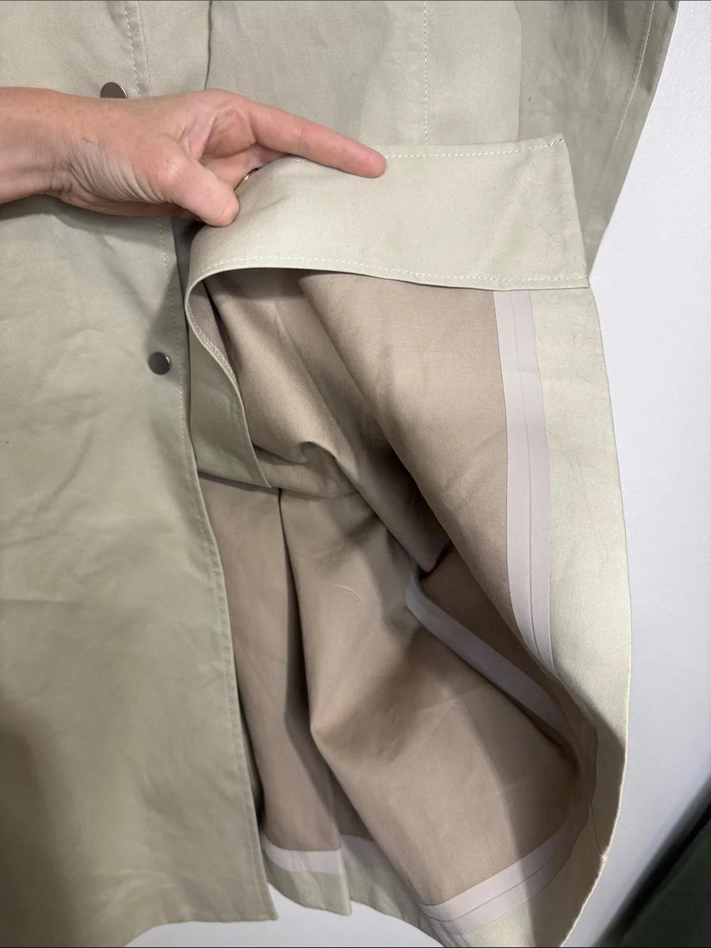 Banana Republic beige belted commuter trench